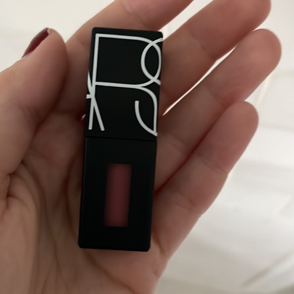NWT Mini Nars Powermatte Lip Pigment in shade “American Woman” - Picture 4 of 9